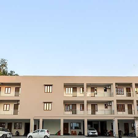Guru Sadan A Luxe Stay Ayodhya Exteriör bild