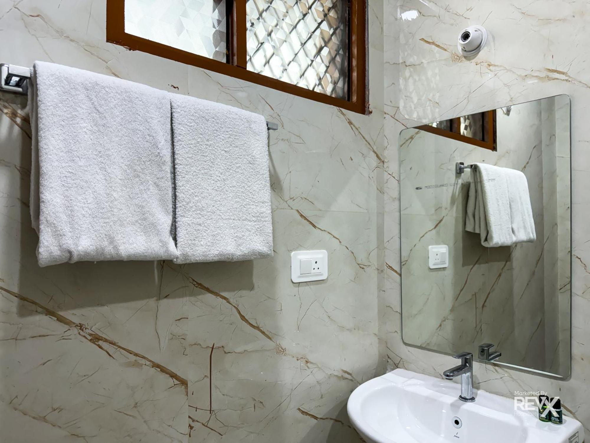 Guru Sadan A Luxe Stay Ayodhya Exteriör bild