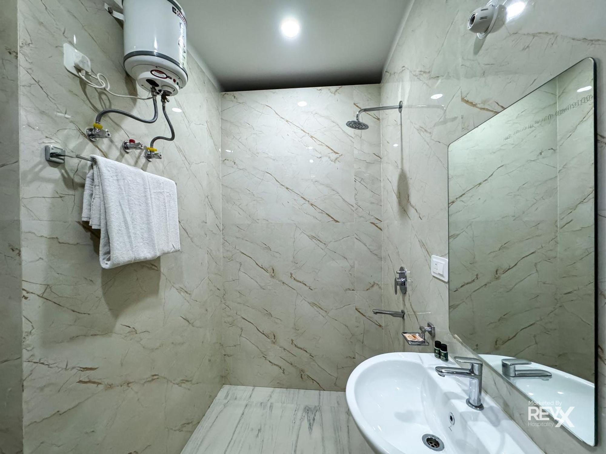 Guru Sadan A Luxe Stay Ayodhya Exteriör bild