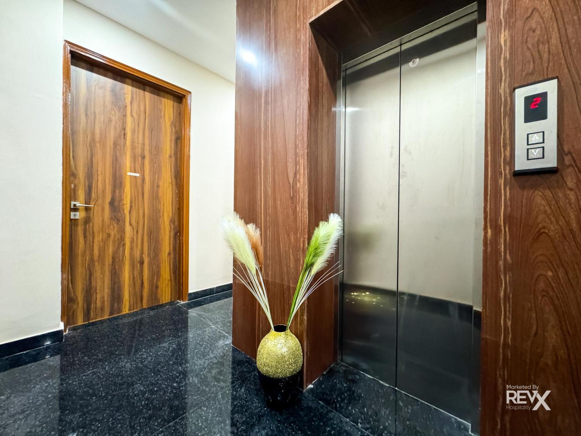 Guru Sadan A Luxe Stay Ayodhya Exteriör bild