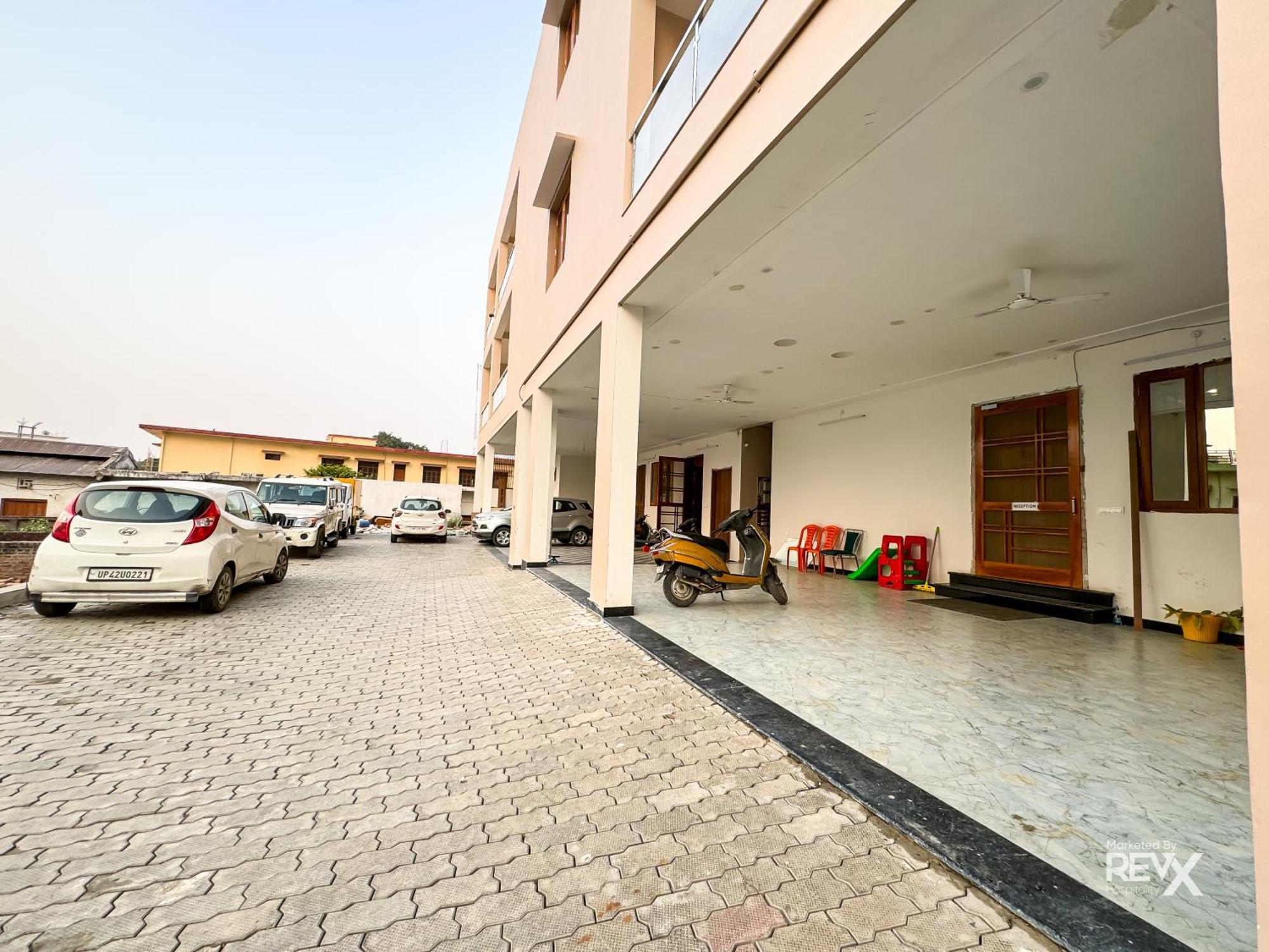 Guru Sadan A Luxe Stay Ayodhya Exteriör bild