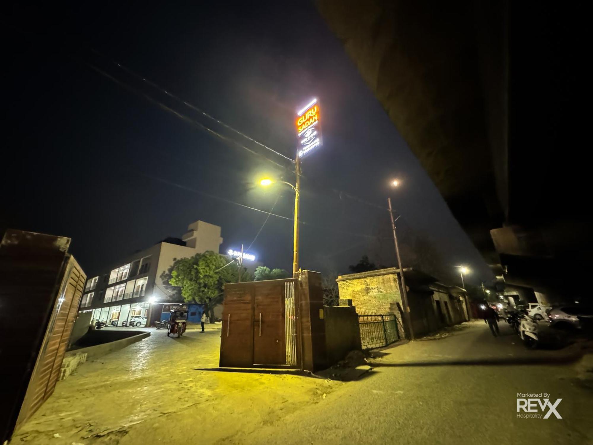 Guru Sadan A Luxe Stay Ayodhya Exteriör bild
