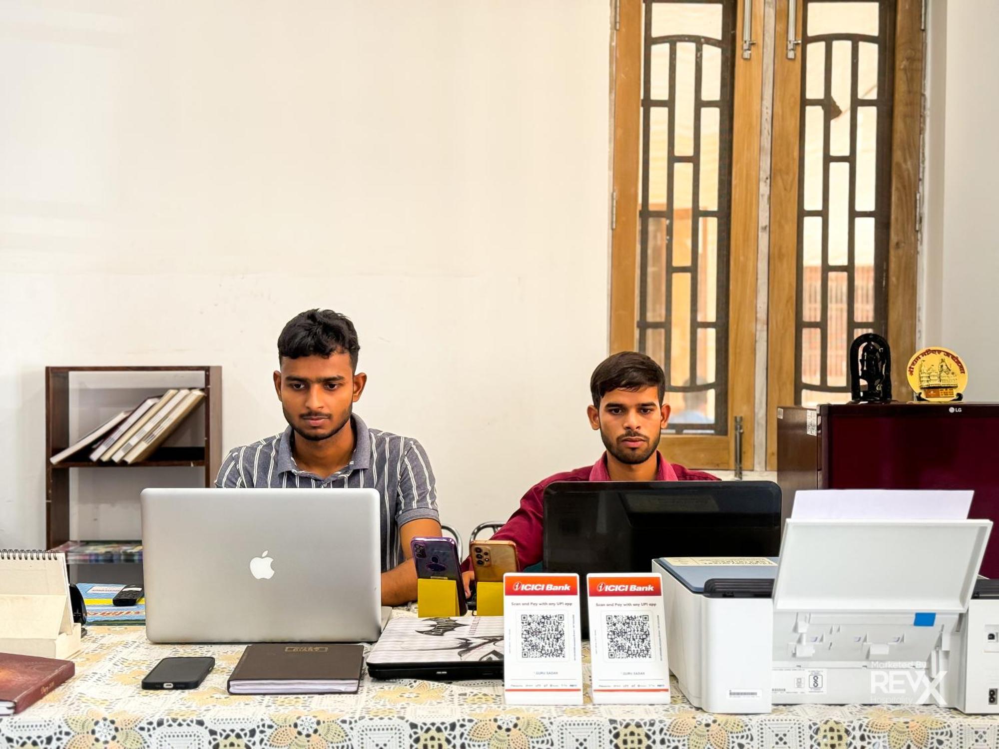 Guru Sadan A Luxe Stay Ayodhya Exteriör bild