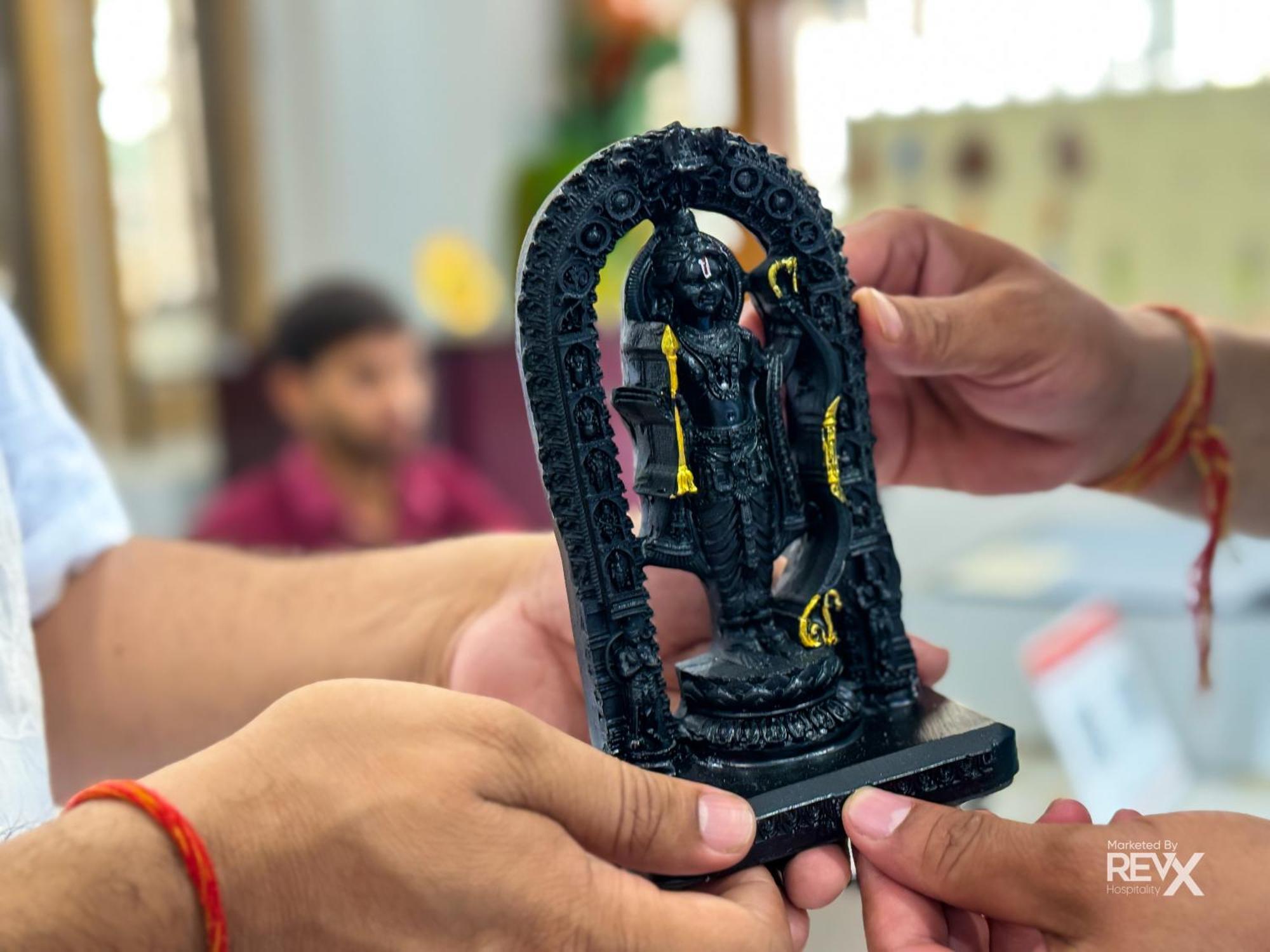 Guru Sadan A Luxe Stay Ayodhya Exteriör bild