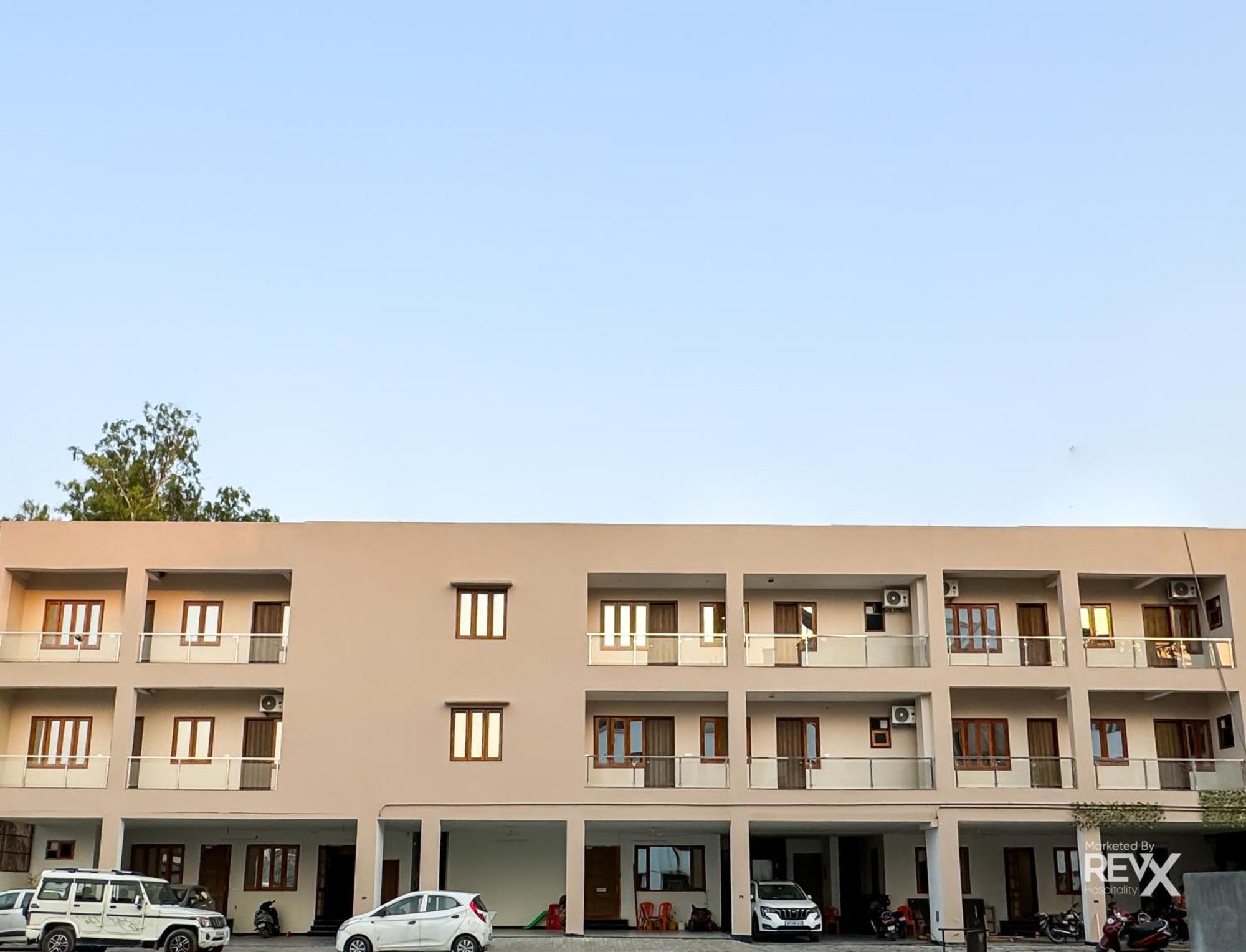 Guru Sadan A Luxe Stay Ayodhya Exteriör bild