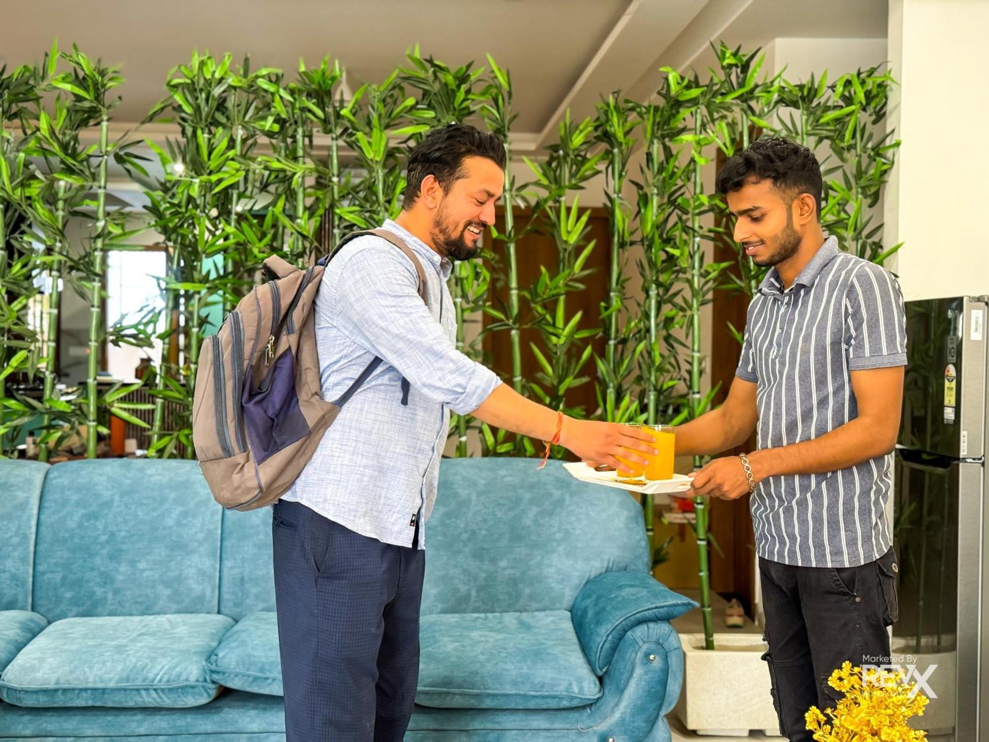 Guru Sadan A Luxe Stay Ayodhya Exteriör bild