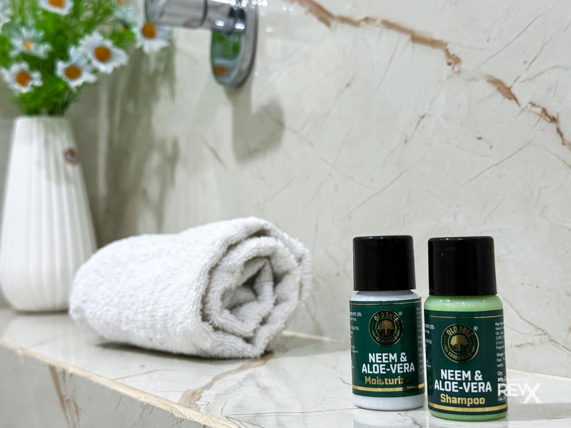 Guru Sadan A Luxe Stay Ayodhya Exteriör bild