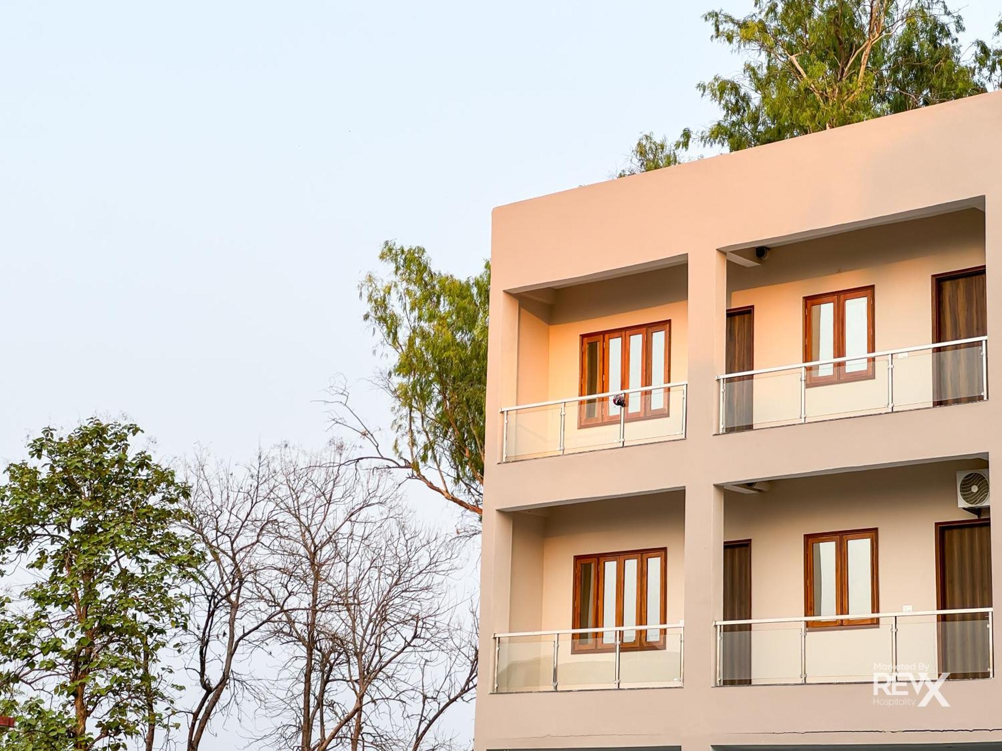 Guru Sadan A Luxe Stay Ayodhya Exteriör bild